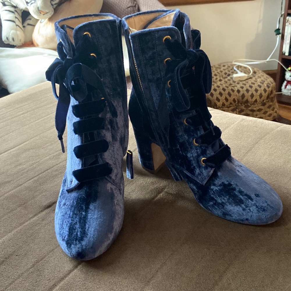 Polly Plume blue velvet lace up, side zip boots 🤩 size 7.5